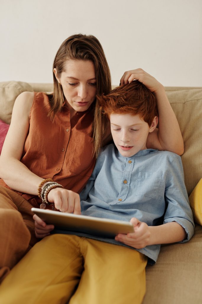 parent helping child distance learning