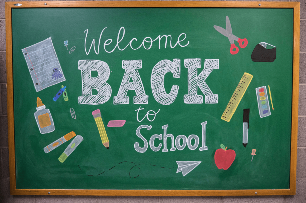 Starting september. Back to School плакат. Welcome back to School плакаты. Постеры для школы. Школьные плакаты.